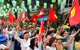 Hân hoan đón đoàn quân giải phóng về tiếp quản Thủ đô
